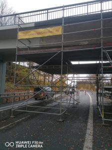 Arbeits- & Schutzgerüst für eien Brückensanierung in Frankfurt